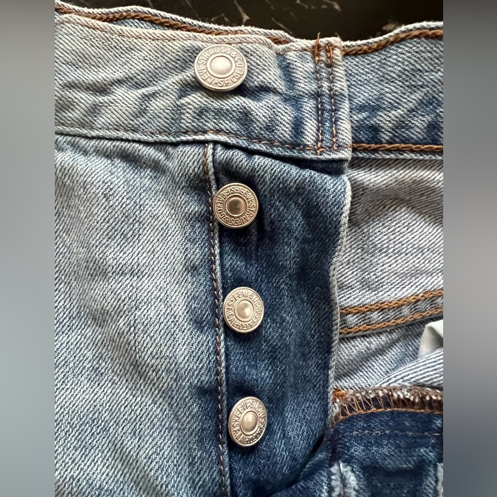 LEVI’S DENIM CUTOFFS - Picture 3 of 6